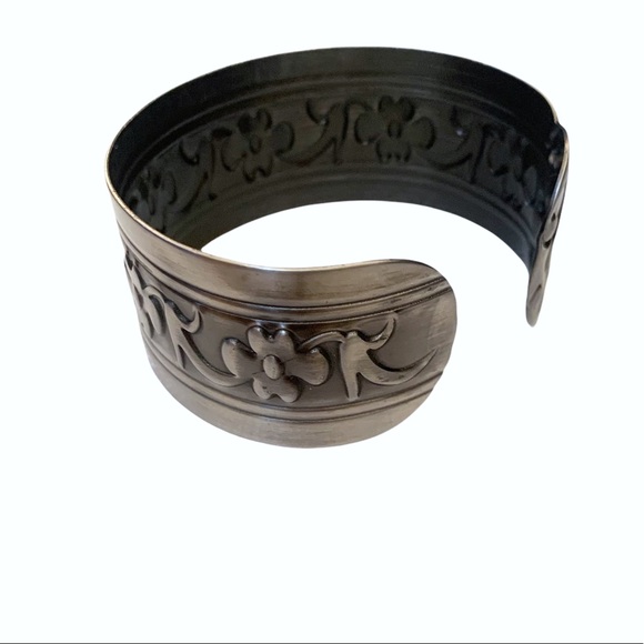 Marc Jacobs Textured Silver Floret Cuff - Picture 4 of 5